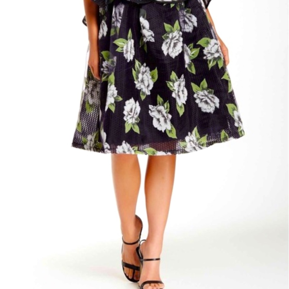 Gracia Floral Full Skirt Size XL